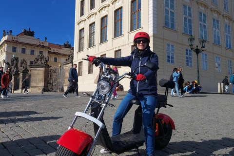 Prague sur roues : Visites privées et guidées en direct sur eScootersVisite guidée en direct de 60 minutes en anglais