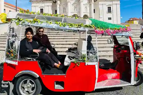 Lisboa: del casco antiguo a Belém con tour en tuk-tuk con guía en inglés