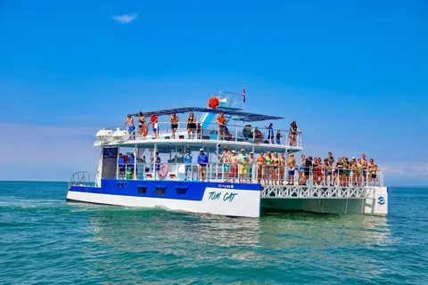 Avventura ecologica in catamarano con pranzo tutto compreso