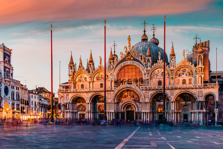 Venezia: Tour della Basilica di San Marco con terrazza ad accesso prioritarioTour guidato della Basilica di San Marco e del Palazzo Ducale in inglese