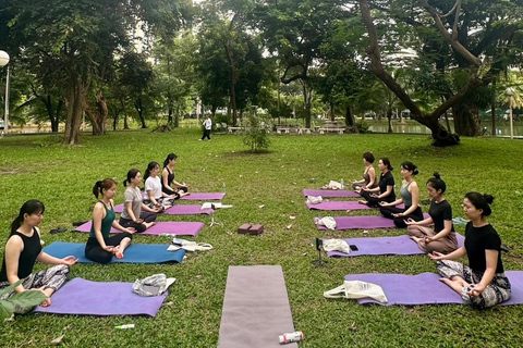 Bangkok: Ochtendyoga voor alle niveaus in Lumphini ParkBangkok: Yoga voor alle niveaus in het Lumphini Park