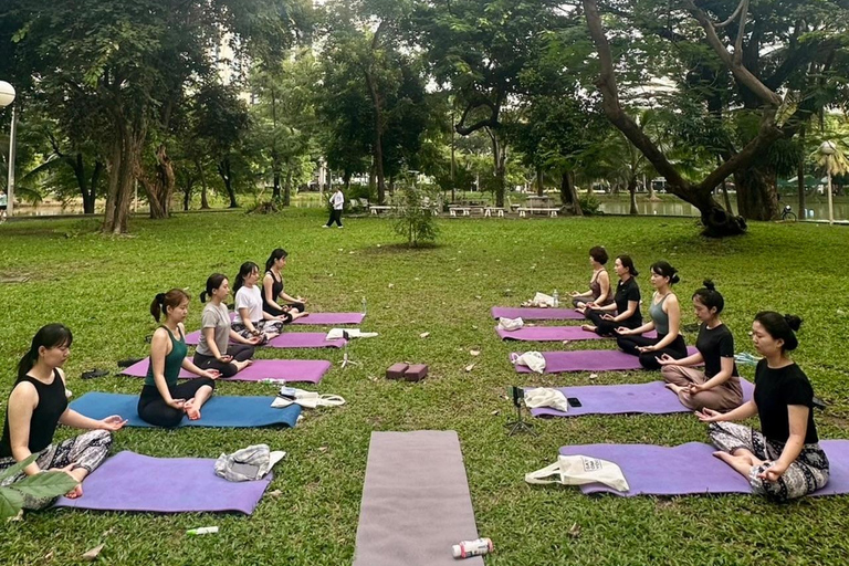 Bangkok: Ochtendyoga voor alle niveaus in Lumphini ParkBangkok: Yoga voor alle niveaus in het Lumphini Park