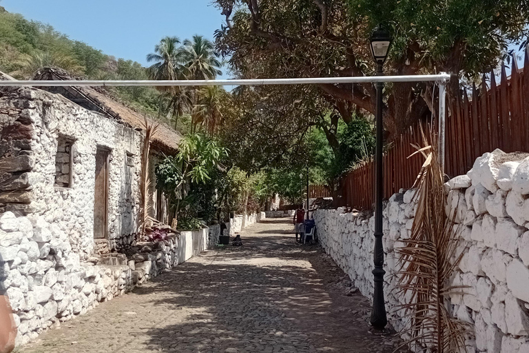 From Praia: Guided tour of Praia, Rua d'Arte & Cidade Velha. Private: Guided tour of Praia, Rua d'Arte & Cidade Velha.