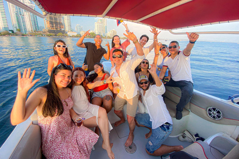 Cartagena: Sunset in boat in the bay with music and liquor