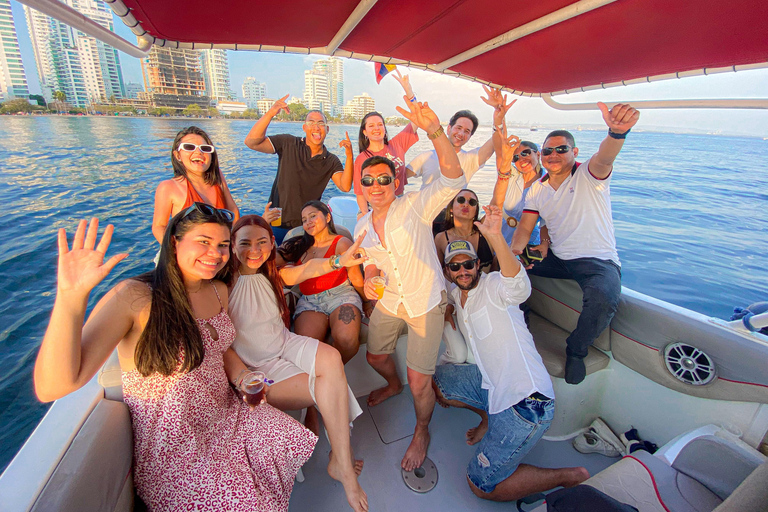 Cartagena: Sunset in boat in the bay with music and liquor