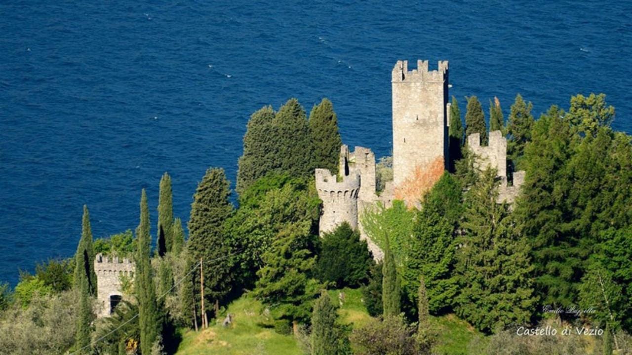 Ab Varenna: Geführter Rundgang zum Schloss Vezio
