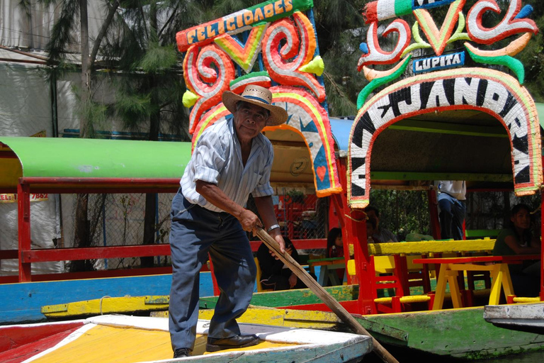 Erlebe den Zauber von Xochimilco, Coyoacán und der UNAM auf einer einzigartigen Kultur-Tour.Erlebe den Zauber von Xochimilco, Coyoacán und der UNAM auf einer einzigartigen Kultur