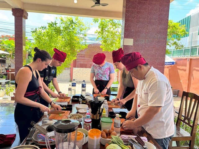 Battambang: Cooking Class and Market Touring