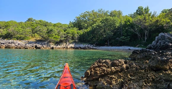 Insel Krk: geführte Kajak-Tour mit Schnorcheln in der Bucht Čavlena Insel Krk: geführte Kajak-Tour mit Schnorcheln in der Bucht Čavlena