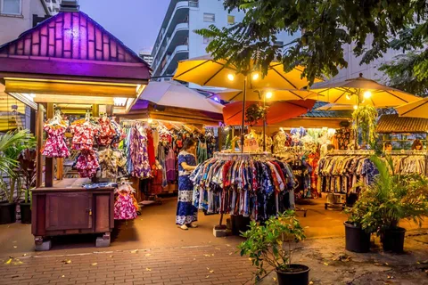 Oahu Sights and Shopping Slingshot Tour