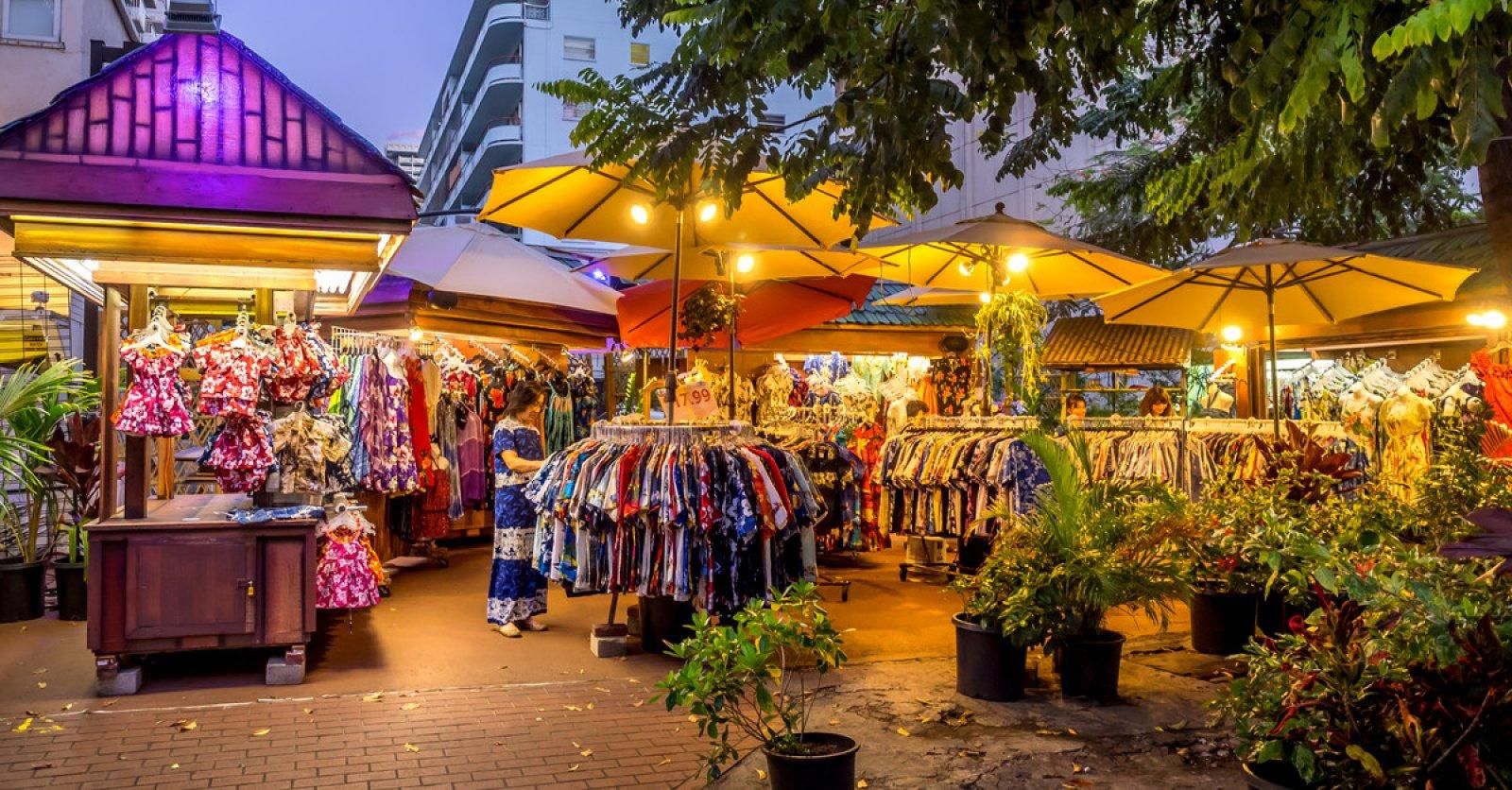 Oahu Sights and Shopping Slingshot Tour