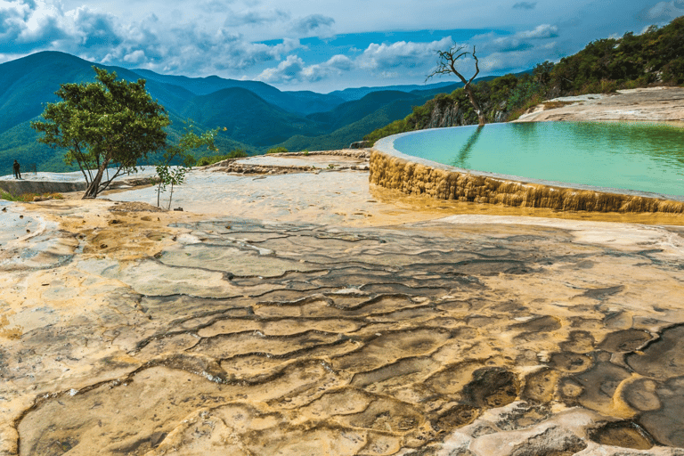 Caminos del Condoy: Zagotuj wodę, Mitla. Mezcal