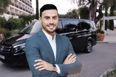 Corfu: Private Airport Transfer with Minivan or Sedan