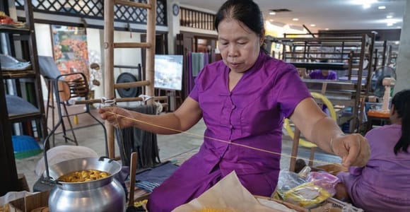 Chiang Mai: Thai Silk Weaving Workshop with Lunch