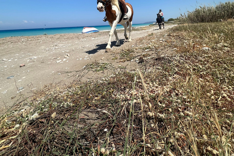 Rodos: Wycieczka konna ze zdjęciami cyfrowymiJazda konna o zachodzie słońca na plaży