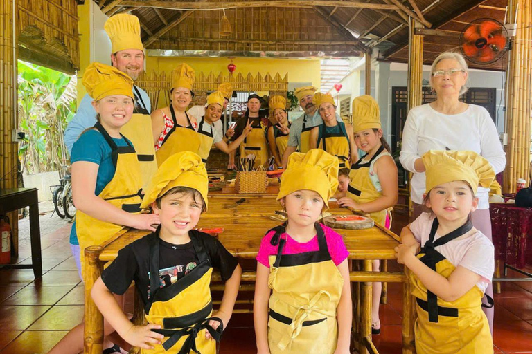 Hoi An: Corso di cucina nella giungla di cocco con tour del mercato