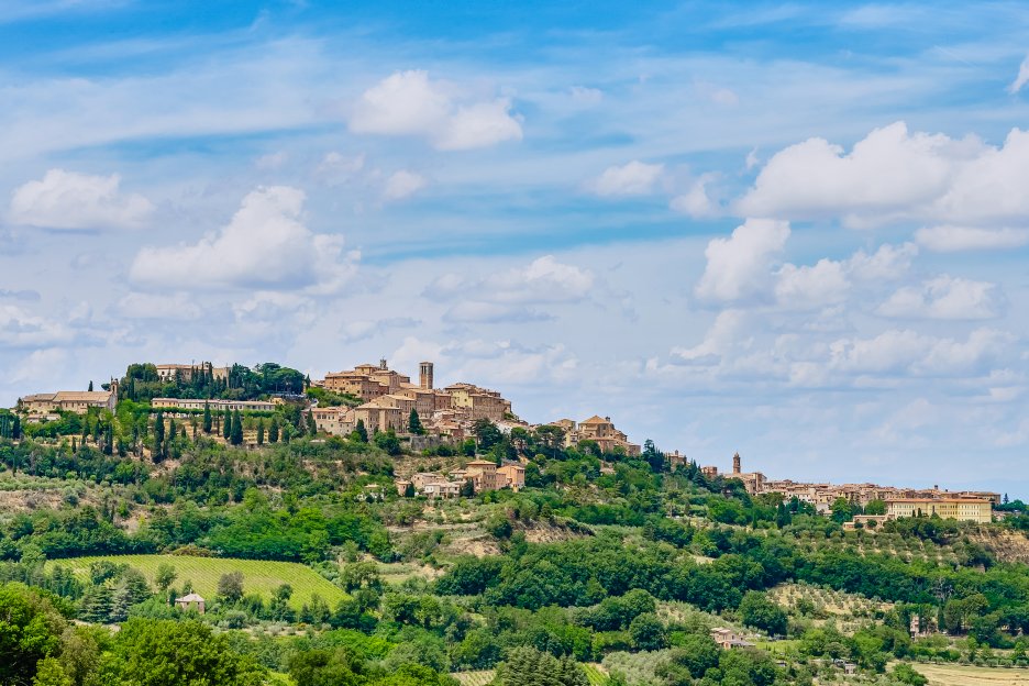 From Rome: Tuscany Guided Day Trip with Lunch &amp; Wine Tasting