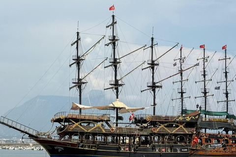 Alanya: Romantic Boat Tour with Lunch and Drinks
