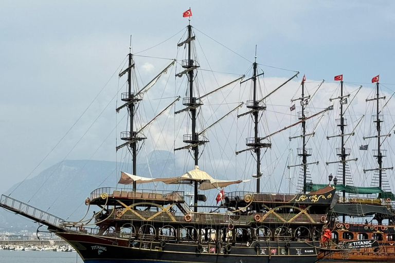 Alanya: Romantic Boat Tour with Lunch and Drinks