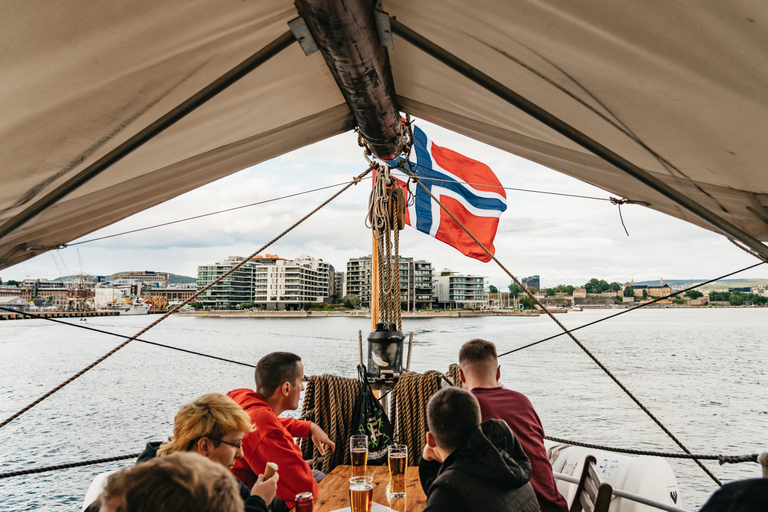 Oslo: Crucero nocturno por los fiordos con buffet de gambasOslo: tour a pie y fiordos en barco con bufé de gambas