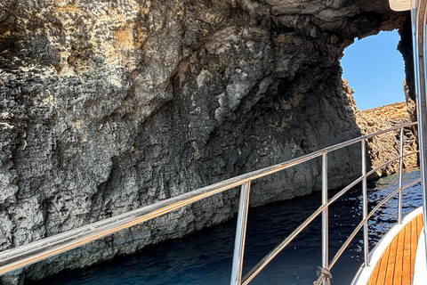 Private Classic Duffy Boat Charter to Comino Private 4 Hr Classic Duffy Boat Charter to Comino