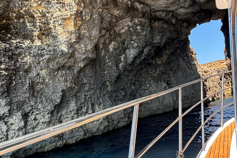 Private Classic Duffy Boat Charter to Comino Private 4 Hr Classic Duffy Boat Charter to Comino