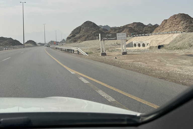 Muscat: Wadi Shab Hike and Bimmah Sinkhole Tour with Lunch Muscat: Wadi Shab Hike and Bimmah Sinkhole Tour with Lunch