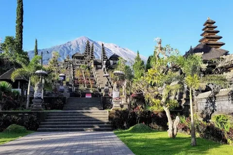 Bali : Temple de Besakih, cascade de Tukad Cepung, Penglipuran