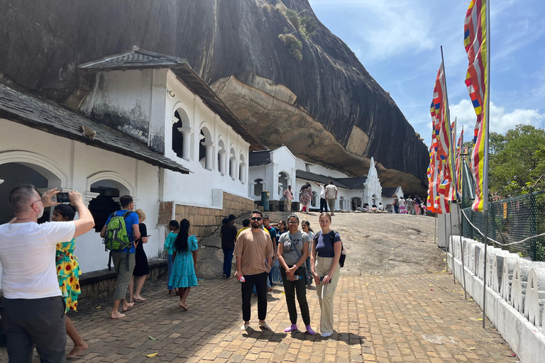 Excursão de um dia com tudo incluído para Sigiriya e Dambulla