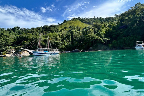 Paraty: Speedboat Tour of the Islands and Paradise Beaches Paraty: Speedboat Ride to the Islands and Paradise Beaches