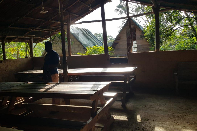 纳克尔斯峰探险和希洛亚村露营 2 日游