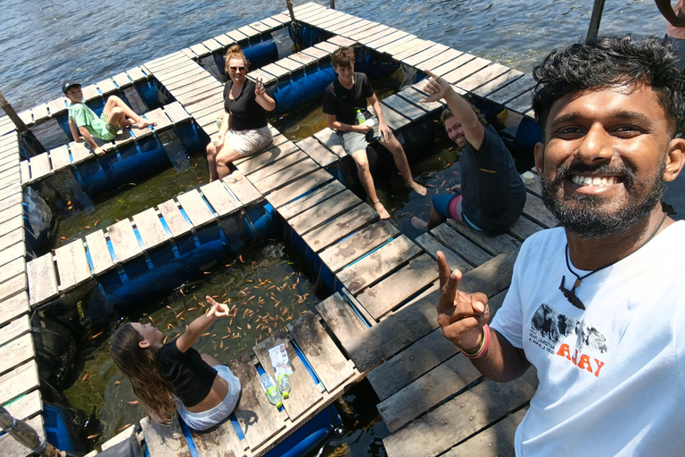 Hikkaduwa: Rathgama Lagoon Kayaking and Fish Therapy Tour