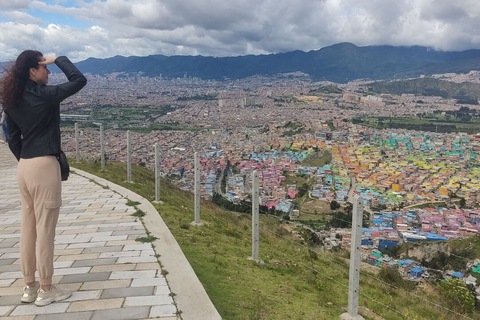 Bogotá: Comuna El Paraíso Tour with Cable Car Hotel Pickup outside the Candelaria Neighborhood