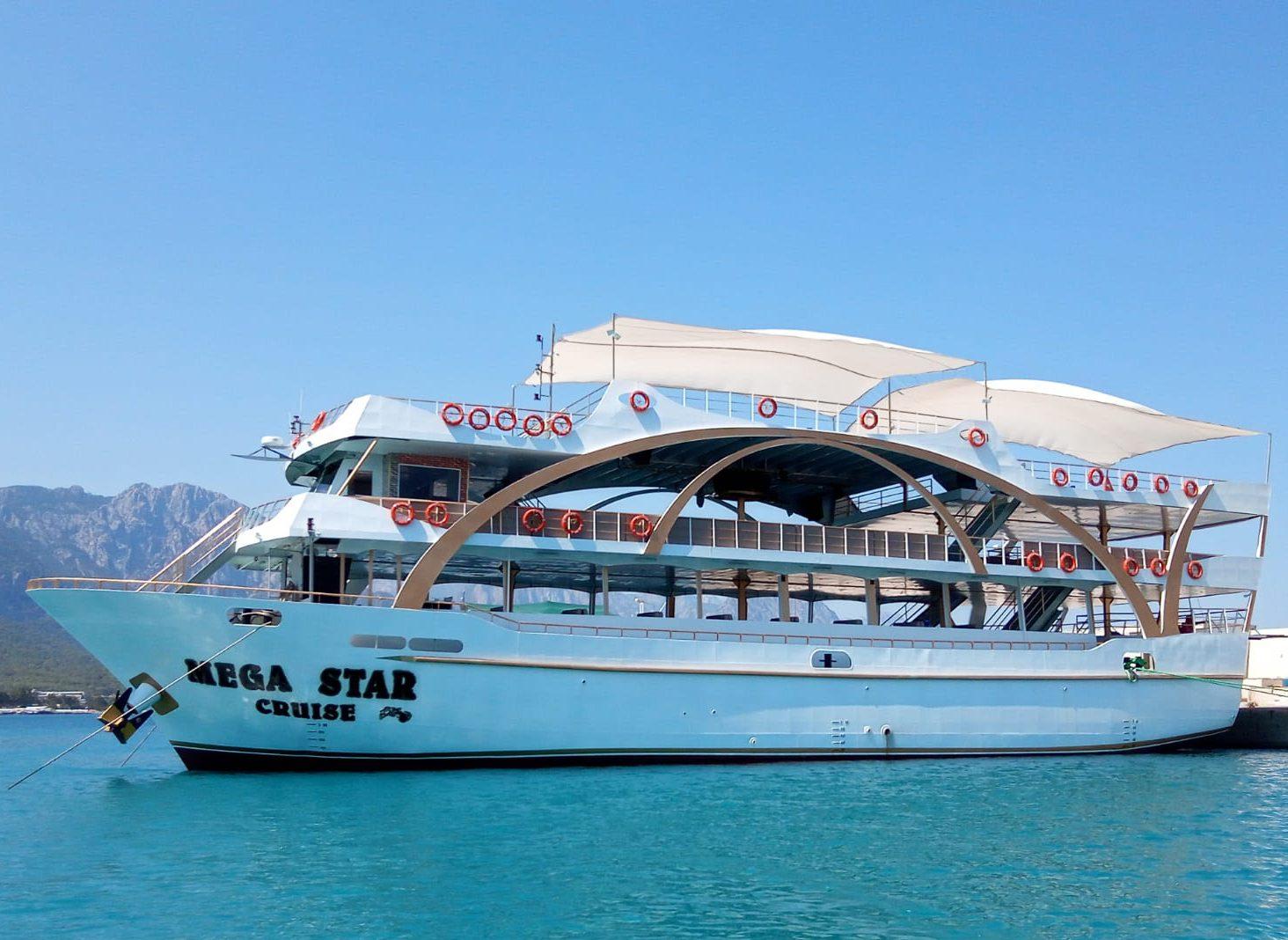 Antalya/Kemer: Bootstouren mit Mittagessen & Schaumparty