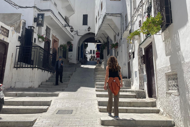 Tânger com um passeio a pé com os olhos locais