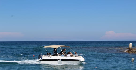 Polignano a Mare: Cave Cruise Tour with a Stop for a Swim and Spritz