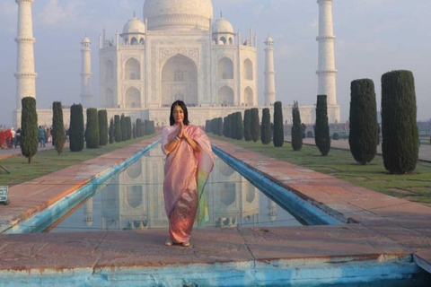 From Delhi Taj Mahal photoshoot in traditional Indian outfit From Delhi: Photoshoot+ Tickets+ Guide+ Rental saree & Kurta