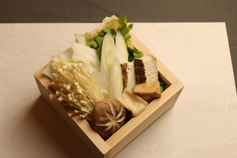 Osaka: Sumo Show with Halal Sukiyaki Group Sumo Show with Halal Sukiyaki set