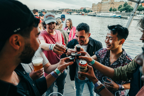 I Prag: Spritkryssning med 2 timmars öppen bar och klubbinträde