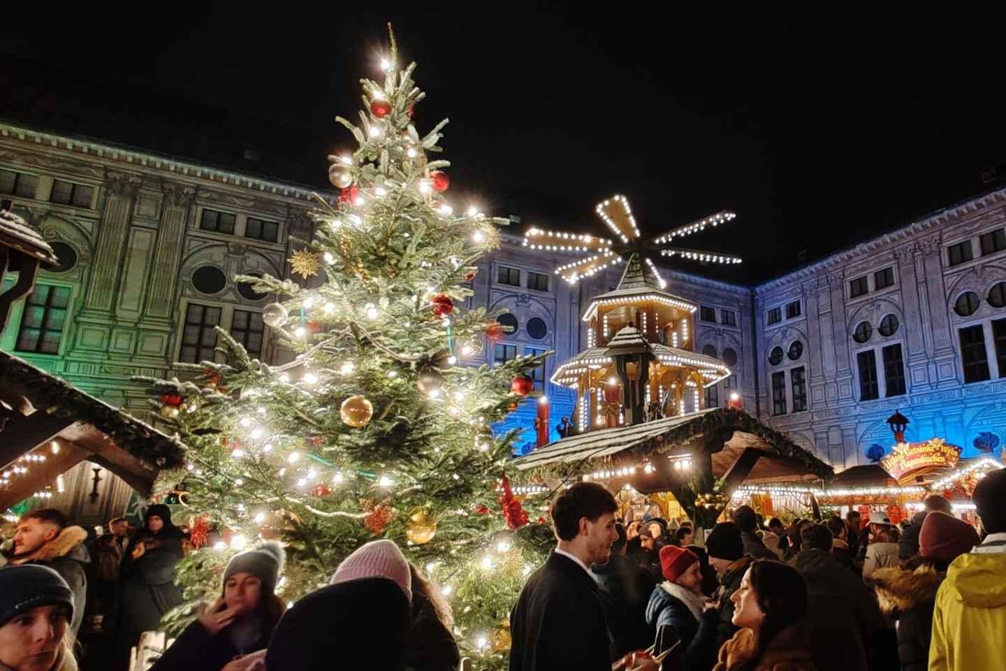 Munich: Neuschwanstein by Bus & Opt. Munich Xmas Market Tour