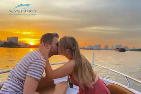 Tour VIP Goditi un romantico tramonto in motoscafo Cocktail gratuito