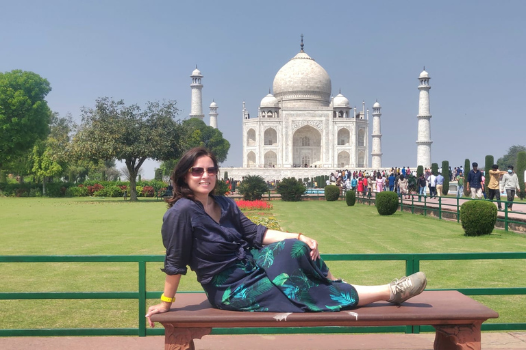 Au départ de Delhi : visite du Taj Mahal tout compris par Gatimaan ExpressVoiture de 1ère classe, voiture, guide, billets d'entrée et déjeuner