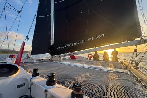 Raiatea : Expérience de navigation au coucher du soleil face à Bora Bora