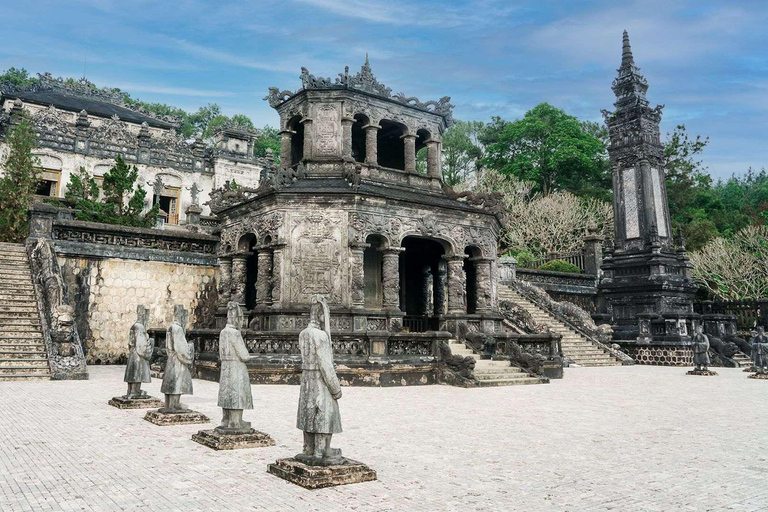 Hue: Halbtagestour durch die Stadtführung mit Auto und Drachenboot