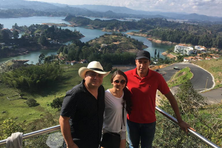 De Medellín: Tour particular em Guatape, El Peñol, passeio de barco