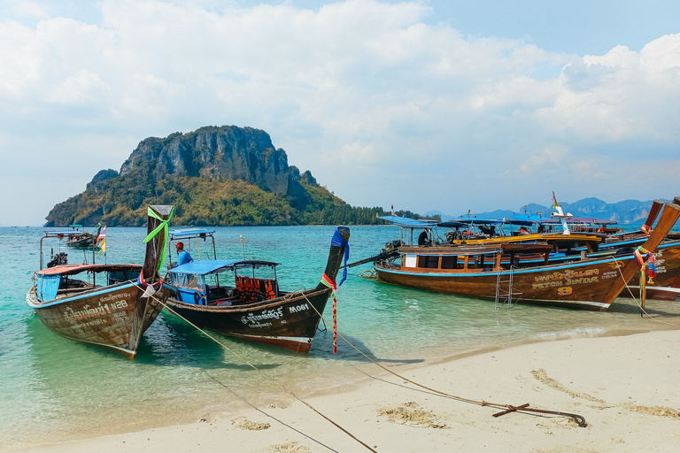 Krabi: Passeio ao pôr do sol nas 7 ilhas com jantar com churrasco e mergulho com snorkelPonto de encontro na praia de Railay