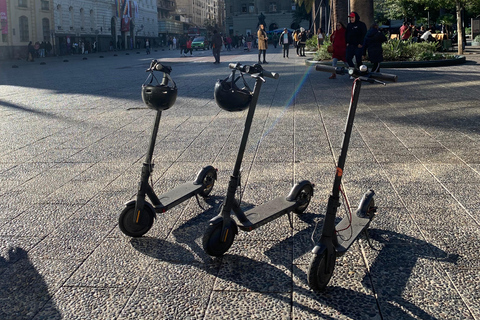 Santiago: Tour della città in scooter elettrico con pranzo