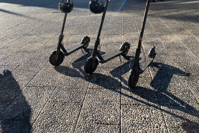 Santiago: Tour della città in scooter elettrico con pranzo