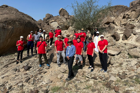 Jeddah: Caminhada na Montanha da Lua e Yoga ao Pôr do Sol