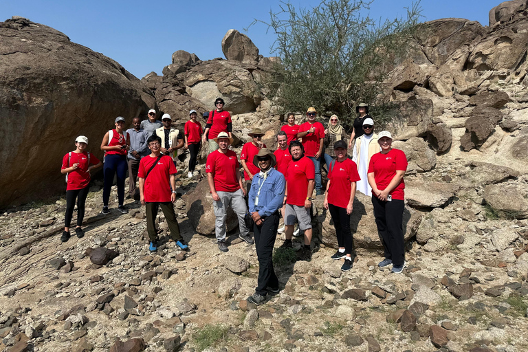 Jeddah: Caminhada na Montanha da Lua e Yoga ao Pôr do Sol